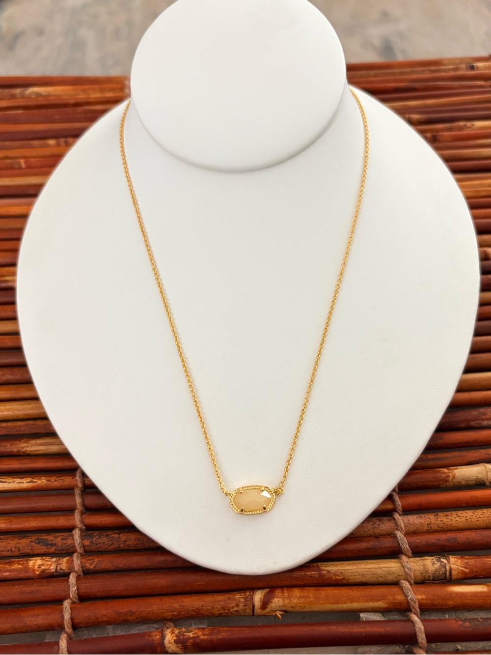 Kendra Scott Gold Oval Pendant Necklace 18”-20”